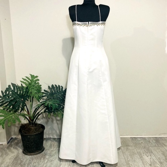 White Prom or Bridal Wedding Dress - Picture 3 of 16